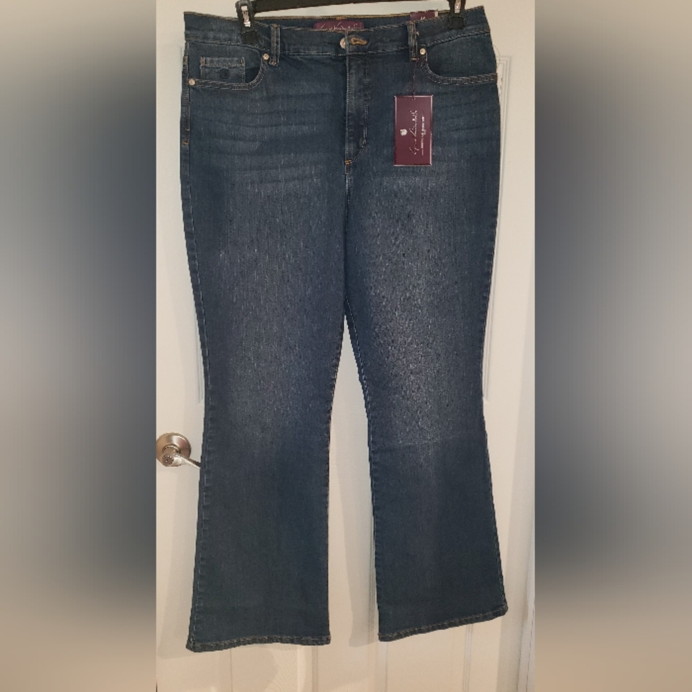 AMANDA BOOT CUT MAGICAL STRETCH BRAND NEW JEANS SIZE 16 AVERAGE NEW WITH TAGS